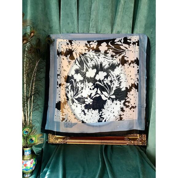 Vintage Ted Lapidus scarf with flowers in blue - Picture 1 of 5